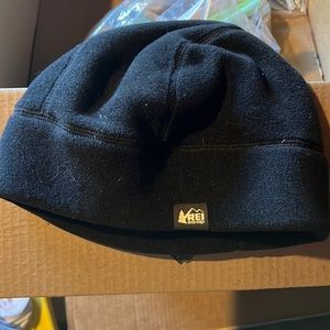 COPY - NWT unisex polartec fleece Beenie